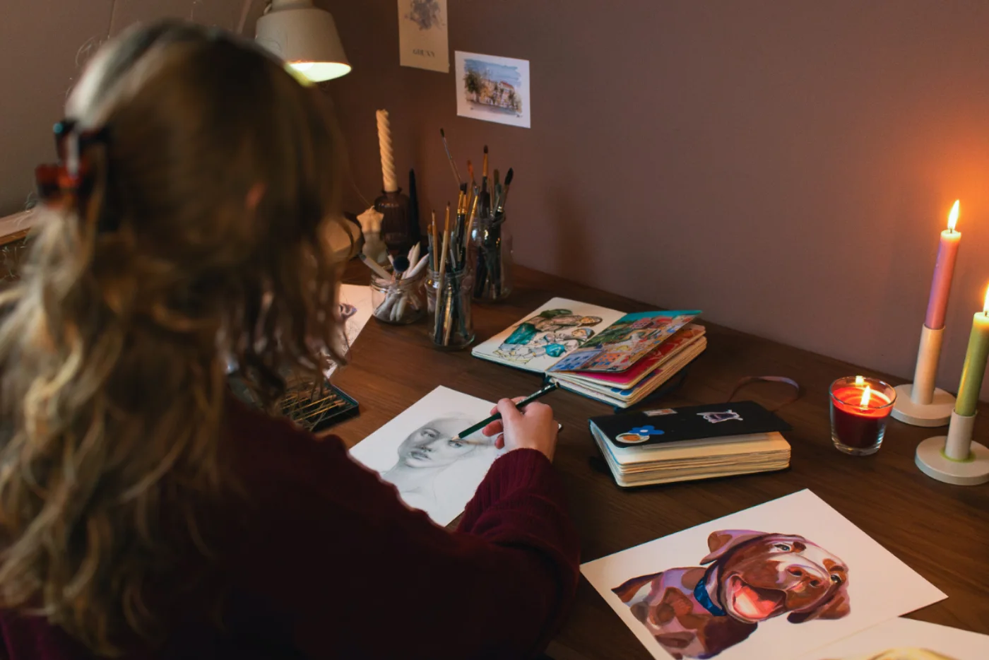 Ilse aan het werk in haar atelier