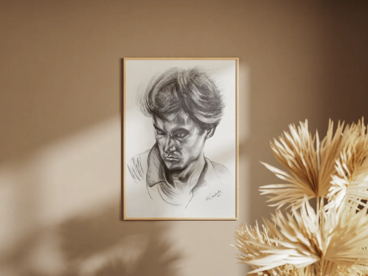 Expressioneel portret van man in donkere tinten